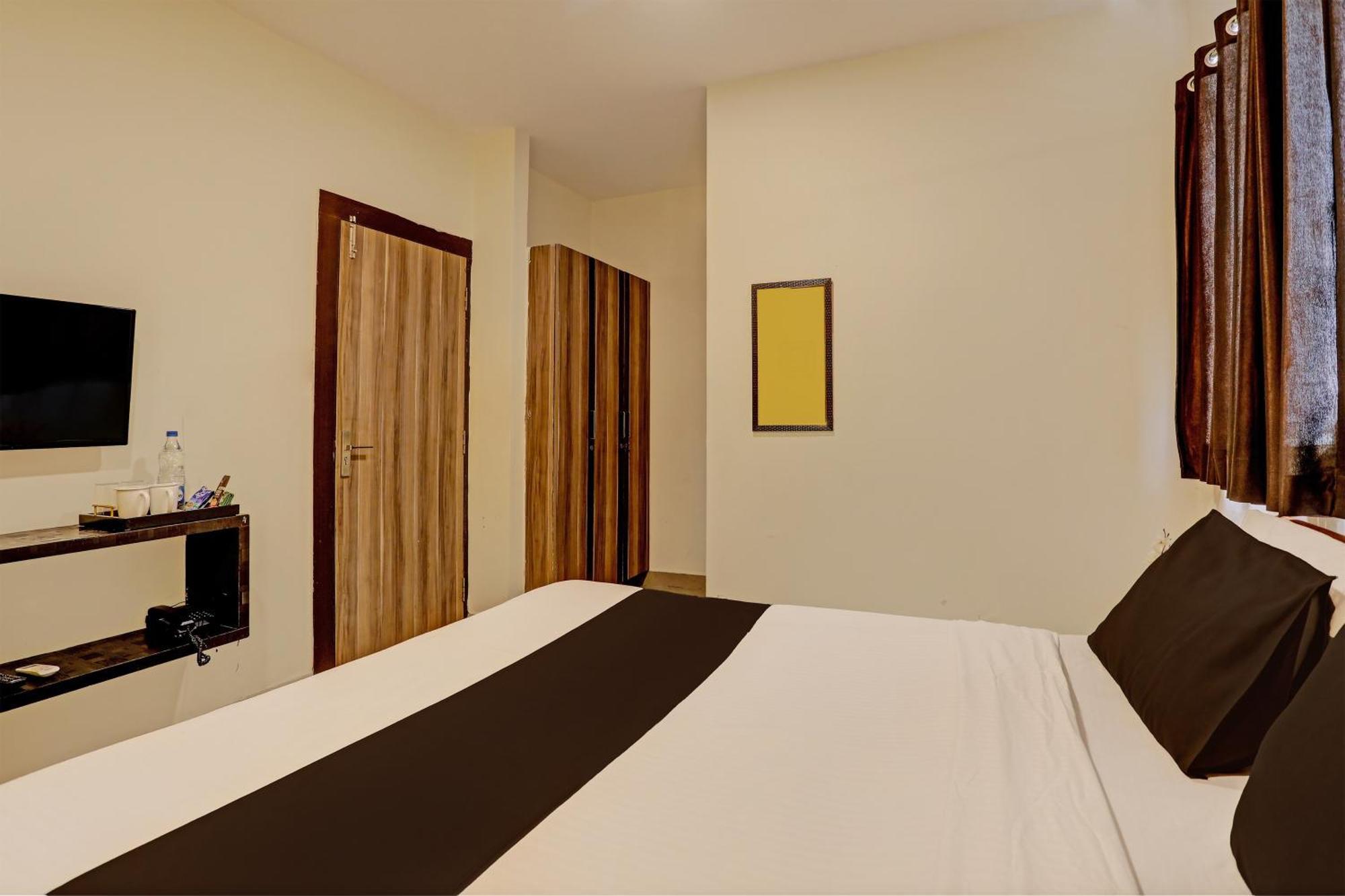 Capital O Saharsh Grand Near Shilparamam Hyderabad Exterior foto